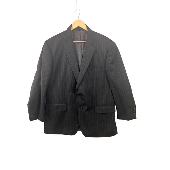 Brooks Brothers 1818 Collection men’s blazer in a gray pinstripe wool - Picture 2 of 16